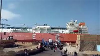 شحوط سفينة نقل غاز مسال في الإسماعيلية ( فيديو)