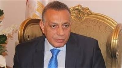 محافظ الجيزة يعنف مدير الطرق: «ده آخر تحذير ليك»
