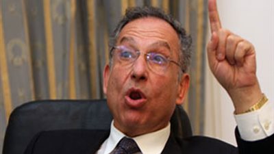 ممدوح حمزة: من الذى دفع لمتهمى مجزرة بورسعيد