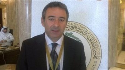 سفير مصر بالكويت يتفقد عملية التصويت في انتخابات الرئاسة