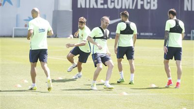 بالصور.. برشلونة يختتم تدريباته قبل نهائي كأس ملك إسبانيا