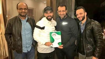ليلة سقوط عبدالله السعيد.. مرتضى منصور ينشر صور توقيع اللاعب للزمالك