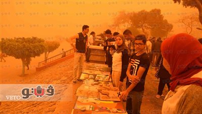 ضحايا العاصفة الترابية اليوم.. إصابة 30 طالبة بالاختناق في أسيوط.. نقل 90 عاملة إلى المستشفيات بالمنيا.. مصرع شخصين وإصابة 10 في حادث سير ببني سويف.. والفيوم ضمن القائمة