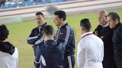 إيهاب جلال يصحح أخطاء لاعبي الزمالك أمام الإنتاج