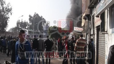 بالفيديو.. اشتباكات أهالى المتهمين والأمن أمام سجن بورسعيد