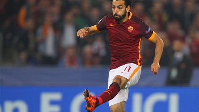 بالفيديو.. محمد صلاح يهدر هدفا أمام شباك كالياري