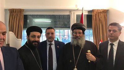 أسقف جنوب فرنسا يدلي بصوته في الانتخابات الرئاسية (صور)