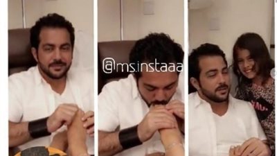 بالصور.. كويتي يقبل قدم زوجته الإيرانية