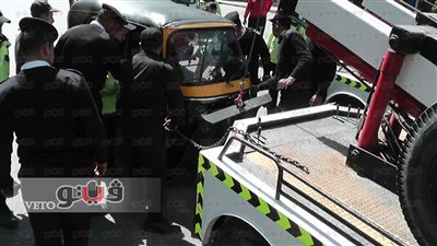 بالصور.. ضبط 22 توك توك وتكبيل 1954 سيارة بشوارع القاهرة