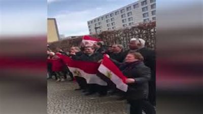 مصريون في برلين يرددون «تحيا مصر» أمام صناديق الاقتراع (فيديو)