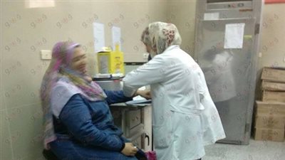 بالصور.. المسح الفيروسي على عاملي ومرضى «التأمين الصحي» ببني سويف