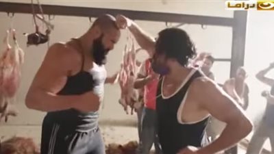 بالفيديو.. سيد بوخارست مهدد بالقتل من رئيس عصابته