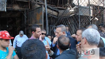 بالصور.. محافظ الجيزة يتفقد موقع حريق سوق إمبابة