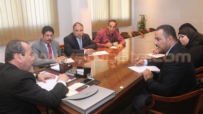 محافظ دمياط يشارك 67 من صغار الصناع في معارض الصعيد