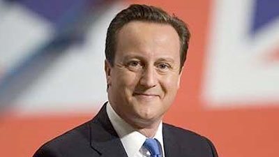 كاميرون يشكر مؤيدي بقاء بريطانيا «أكثر قوة وأمانا»