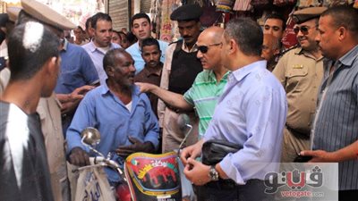 بالصور.. جولة ميدانية لمدير أمن أسوان لتهنئة الأهالي بشهر رمضان