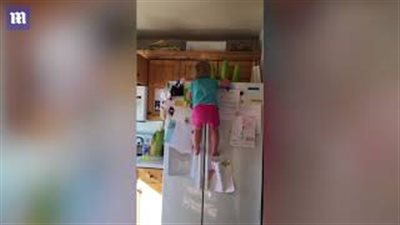 بالفيديو والصور.. الطفلة العنكبوتية تشعل مواقع التواصل