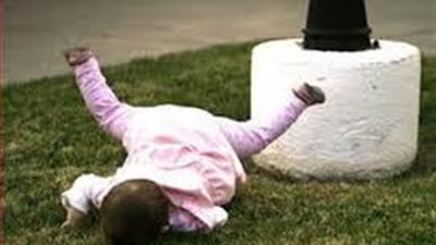 4 طرق تكشف سلامة طفلك بعد الوقوع على رأسه