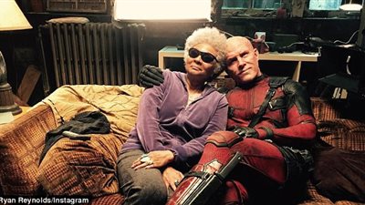 بالصور.. ريان رينولدز وزازي بيتز يستكملان تصوير «Deadpool 2»