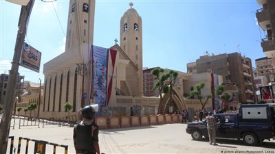 الأنبا دميان: لا يمكن لأي حكومة أن تضع لكل قبطي عسكريا يحميه