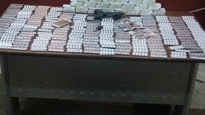 ضبط 435 قرصا مخدرا مع راكب بمطار القاهرة