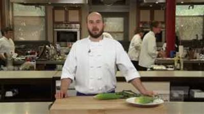 بالفيديو.. أسرع وأسهل طريقة لتقشير وطهي الذرة