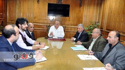 محافظ القليوبية يجتمع مع شركات النظافة لحل أزمة القمامة