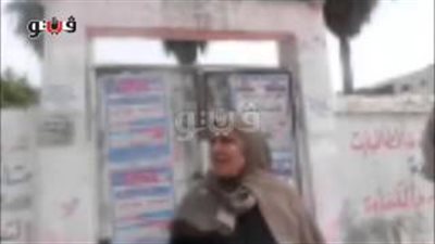 بالفيديو.. أولياء أمور طلاب الثانوية العامة ينتظرون أبناءهم أمام لجان كفر الشيخ