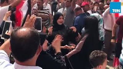 وصلة رقص لمصريات في جدة على نشيد الصاعقة «قالوا إيه»(فيديو)