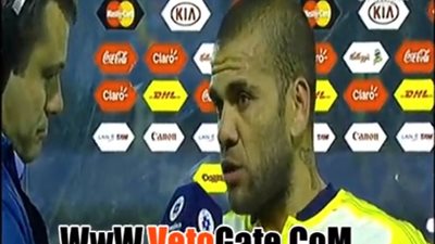 بالفيديو.. «ألفيس» يهاجم «التحكيم» بعد طرد «نيمار» أمام «كولومبيا»