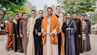 حفلات التخرج في «جمهورية الصعيد» شكل تاني.. «فطير مشلتت وجبنة قديمة» لطلاب صيدلة أسيوط.. التبرع لمساعدة مرضى السرطان طريقة خريجي أصول الدين بقنا.. و«الجلابية» ضمن القائمة