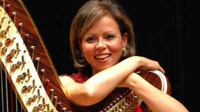 أنامل «منال محيى الدين» تعزف في حفل موسيقي بساقية الصاوي