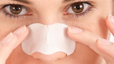 حمام البخار بمعجون الأسنان للتخلص من الرءوس السوداء