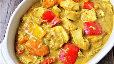 طاجن الخضراوات بالكاري وحليب جوز الهند على الطريقة الهندية