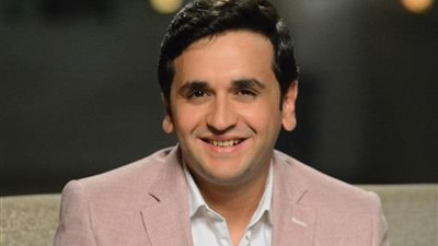 مصطفى خاطر يكشف كواليس الموسم الجديد من مسرح مصر على راديو هيتس