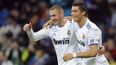 بنزيمة ورونالدو يقودان هجوم ريـال مدريد أمام نابولي بدوري الأبطال