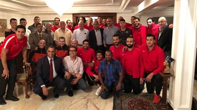 سفير مصر بالجابون يستقبل بعثة منتخب اليد في منزله