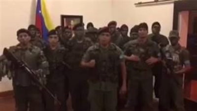 بالفيديو.. عسكريون يعلنون انتفاضة لاستعادة الديمقراطية في فنزويلا