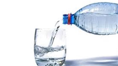 5 فوائد صحية عند تناول طفلك الماء في الصباح