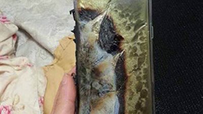 بالصور.. انفجار هاتف سامسونج جالاكسي نوت 7 خلال شحنه
