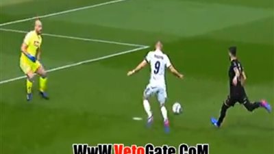 بالفيديو.. زيدان يخرج عن شعوره بسبب إضاعة بنزيمة لهدف