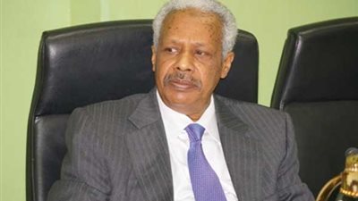 وزير المالية السوداني يصل مطار القاهرة