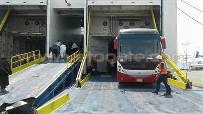 بالصور.. وصول 600 راكب ومغادرة 417 حاجا لميناء نويبع