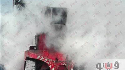 بالصور.. السيطرة على حريق بونش داخل ميناء بورسعيد