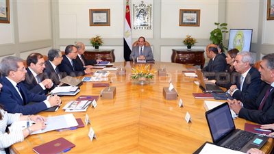 وزراء الصناعة والاستثمار والتعاون يتوجهون للاتحادية للقاء السيسي