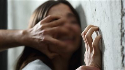 عميد شرطة ينقذ فتاة من الاغتصاب على يد عاطلين بالهرم.. المتهمان يحاولان الاعتداء على الضابط.. أحدهما مسجل خطر ومطلوب في قضايا مخدرات.. والتحفظ على 3 شهود عيان