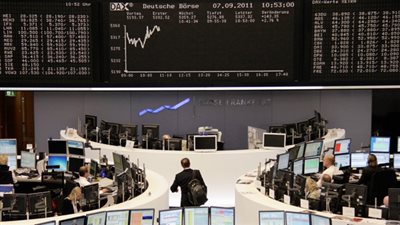 أسهم أوروبا تفتح منخفضة مع تراجع قطاع السلع الأولية