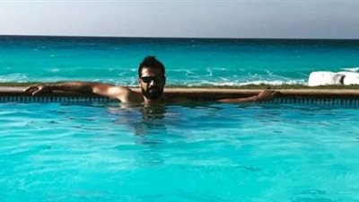 أمير طعيمة يستجم في الساحل الشمالي