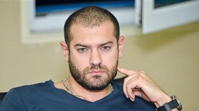 «عمرو يوسف» ضحية «رامز بيلعب بالنار».. الليلة