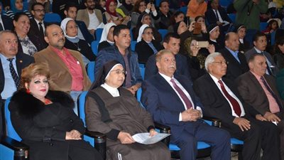 محافظ الإسماعيلية يشهد احتفال مدرسة الراهبات بعيد الأم (صور)